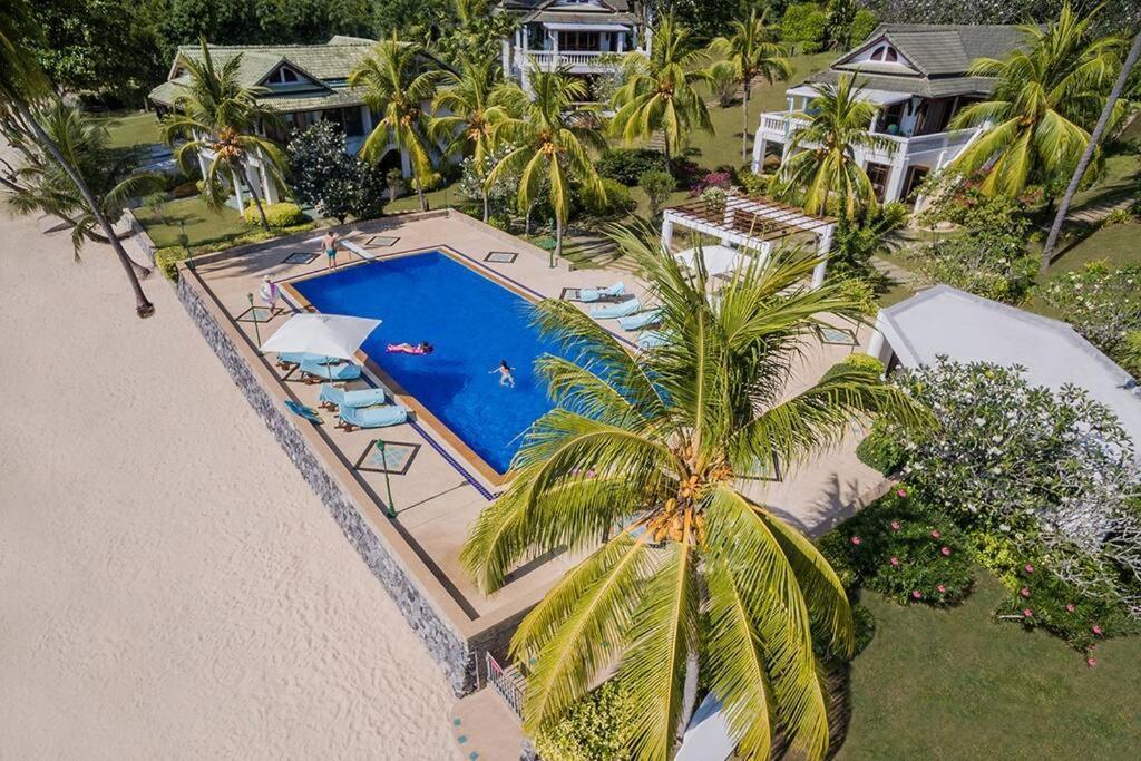Villa Nirvana - Beachfront Tropical Chic 4Br Haven In Cape Panwa, Phuket บ้านมะขาม ภายนอก รูปภาพ