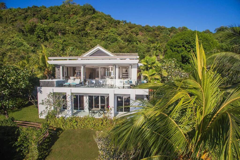 Villa Nirvana - Beachfront Tropical Chic 4Br Haven In Cape Panwa, Phuket บ้านมะขาม ภายนอก รูปภาพ